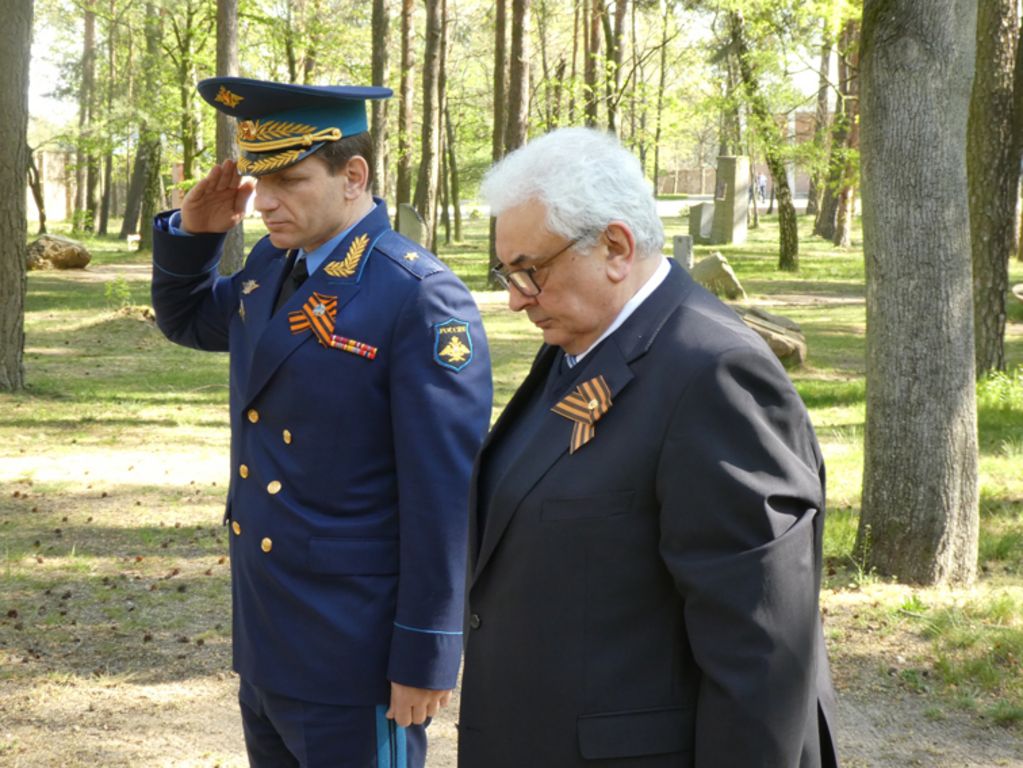 Botschafter Sergej J. Netschajew (rechts)